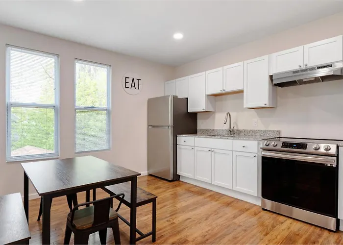 7 Bedroom House! Walk To Niagara Falls! New Whole House