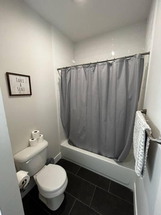 7 Bedroom House! Walk To Niagara Falls! New Whole House