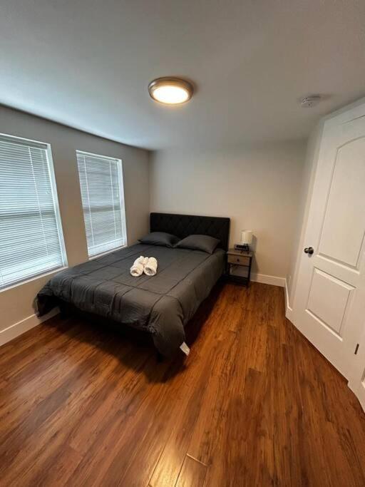 7 Bedroom House! Walk To Niagara Falls! New Whole House * Niagara Falls