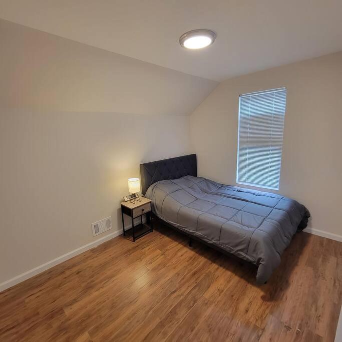 Holiday home 7 Bedroom House! Walk To Niagara Falls! New Whole House *