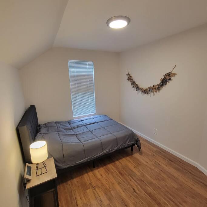 7 Bedroom House! Walk To Niagara Falls! New Whole House *