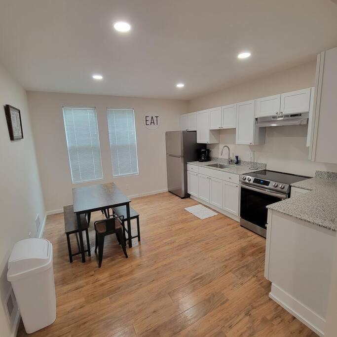 7 Bedroom House! Walk To Niagara Falls! New Whole House * Niagara Falls