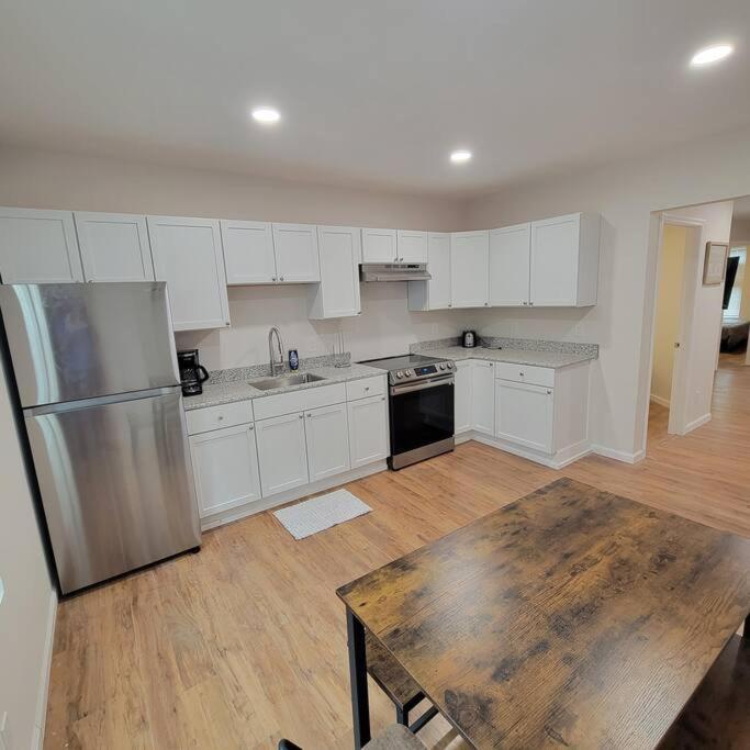 7 Bedroom House! Walk To Niagara Falls! New Whole House Niagara Falls