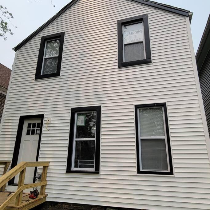 Holiday home 7 Bedroom House! Walk To Niagara Falls! New Whole House Niagara Falls