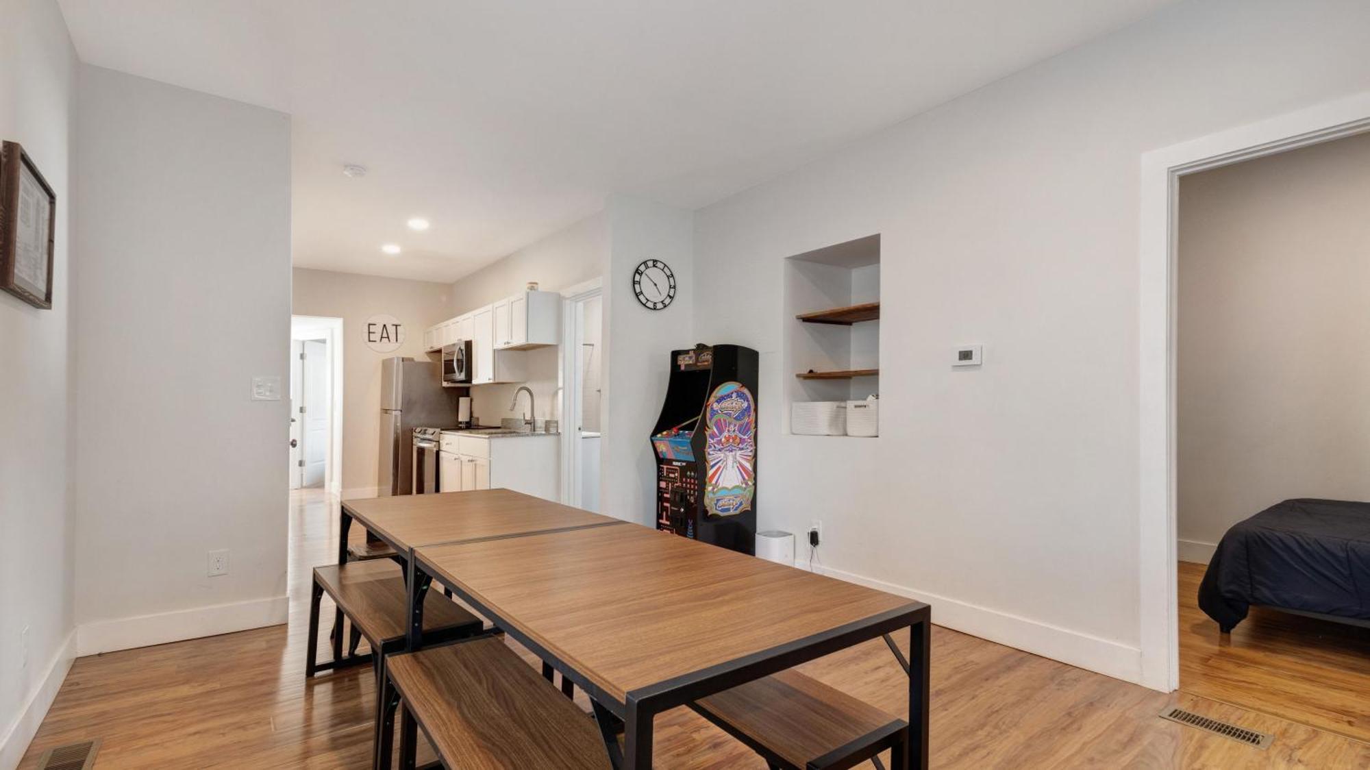 7 Bedroom House! Walk To Niagara Falls! New Whole House * Niagara Falls