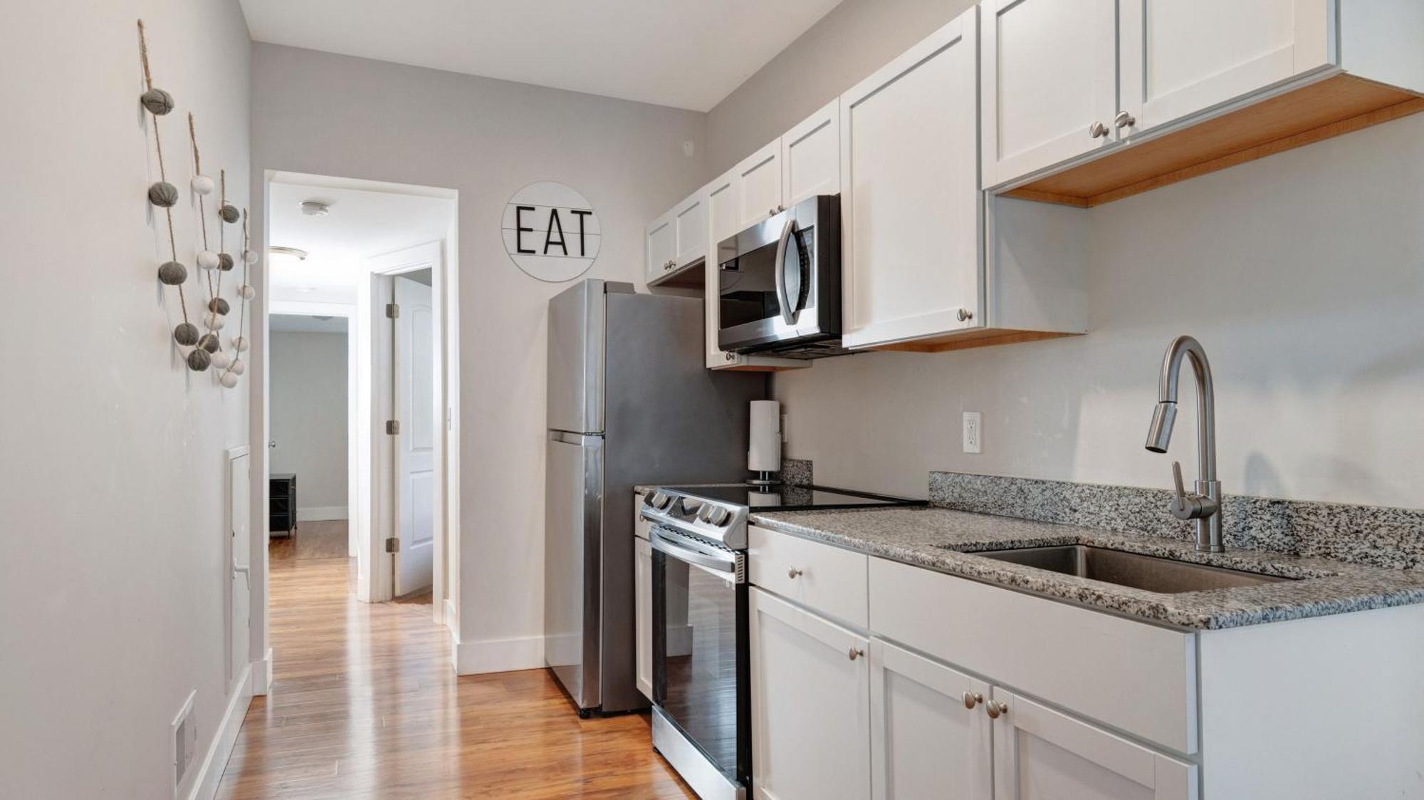 7 Bedroom House! Walk To Niagara Falls! New Whole House Casa vacanze